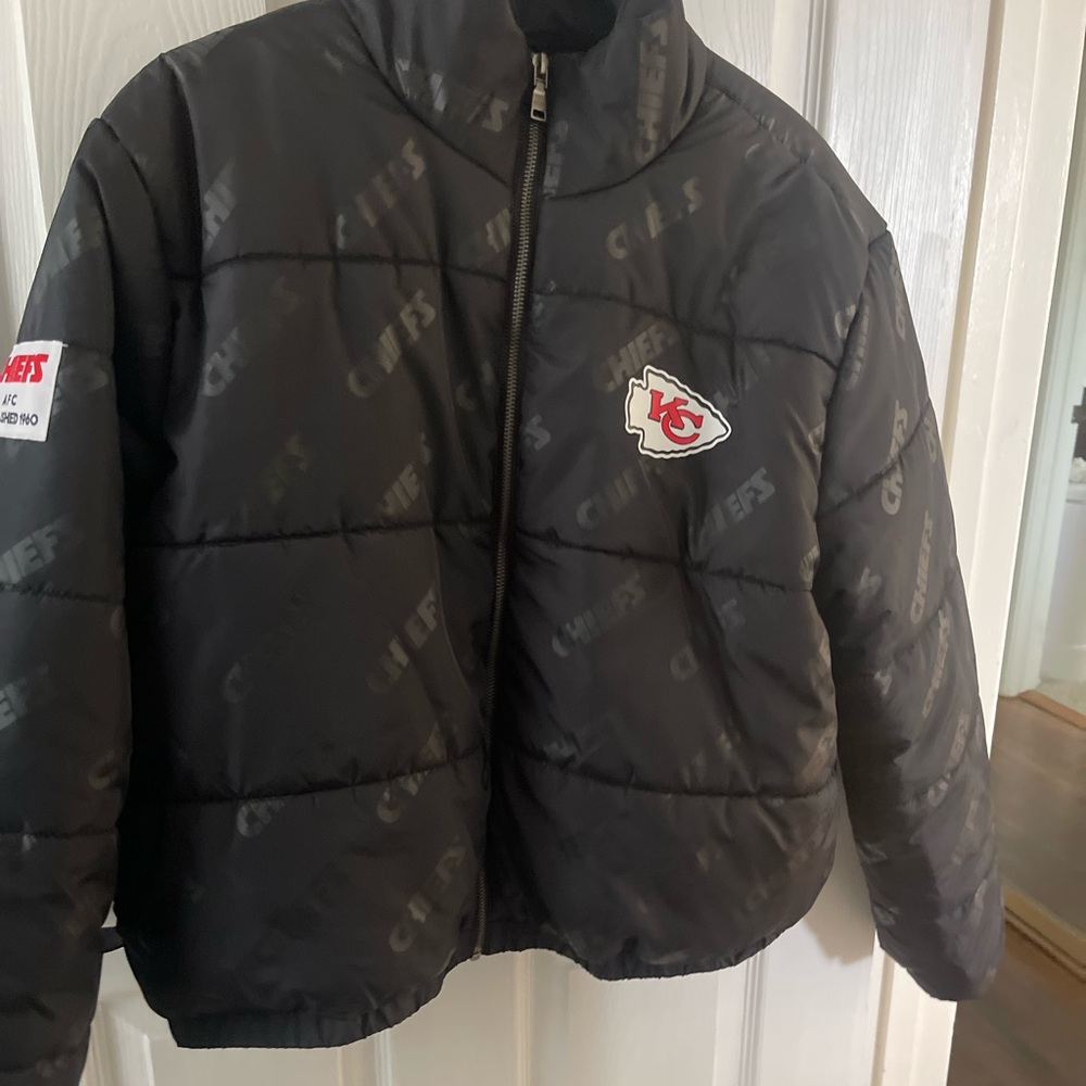 Chiefs “cropped sweater”